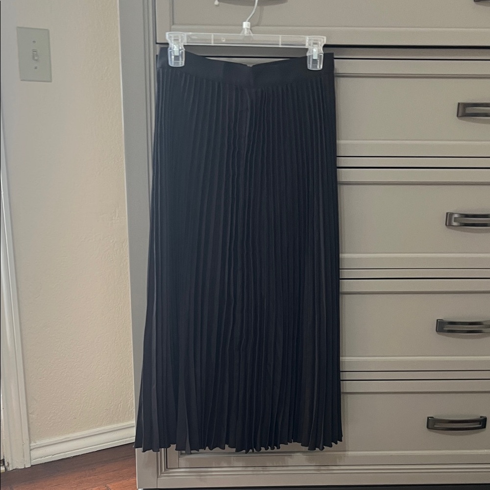 SHEIN Black Midi Pleated Skirt